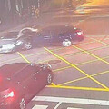 桃園凌晨驚悚車禍！轎車硬碰賓士 氣囊爆開車身慘變形