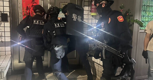 新莊賭場遭搗攻堅畫面曝 連設3道門靠監視器把風