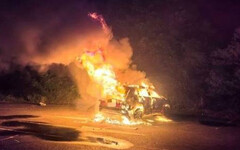 漁光島驚魂！男子租車凌晨突起火 海巡緊急救人逃死劫