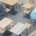酒後脫序！醉男林森北吃當歸鴨當眾脫褲尿尿 店家氣炸報警