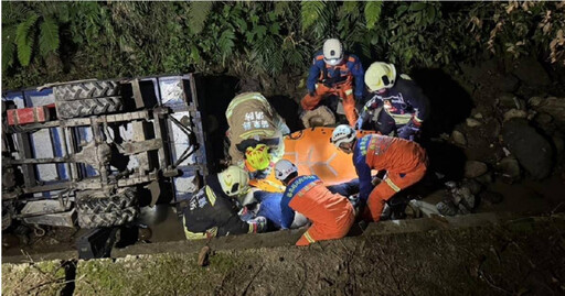 苗栗農用搬運車翻覆悲劇 果農壓車溝邊不治身亡