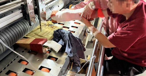 台南驚傳工安意外!男員工右手「遭切紙機夾扁」 撐1.5小時脫困送醫