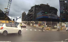 萬大樹林線工程鐵管砸中BMW大7 捷運局發聲：至少罰6萬