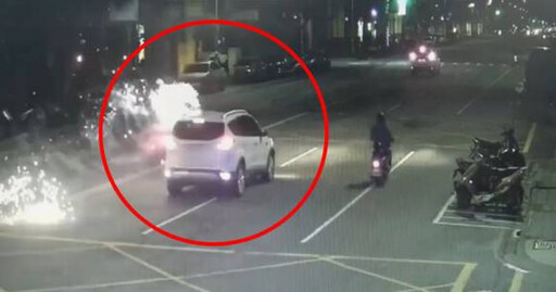 高雄出現「移動炮台」男開車放鞭炮一路狂炸 三多路成煙火秀現場