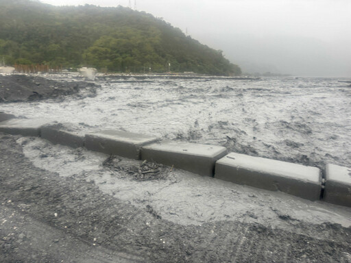 馬太鞍溪水位突暴漲「原因不明」 施工廠商急撤離！便道搶修暫停