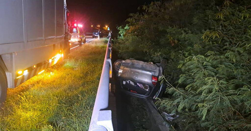 台11線凌晨驚魂！小客車離奇翻覆 駕駛「神隱消失」警消找不到人