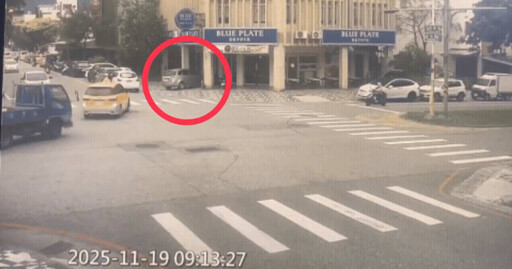 花蓮市區轎車衝進早餐店！老翁疑誤踩油門釀禍 女店員一度被困