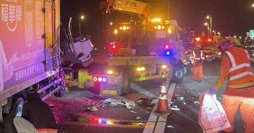 國道貨車猛撞油罐車車頭「壓成鐵餅」 駕駛受困命懸一線驚險獲救