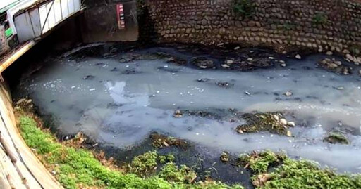 大里太平黑心工廠管線藏民宅底 3年118家偷排廢水被抓包