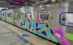 台鐵調度場遭塗鴉客入侵「大面積噴漆」害延誤 台鐵已報警追償