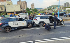 女毒蟲拒盤查二度衝撞 警龜山圍捕連開8槍逮人