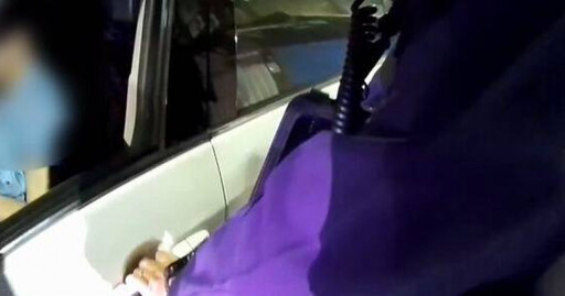 鳳山深夜女駕駛「睡到路中央」警揪出吸毒上路 車內暗藏吸食器