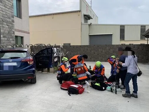 快訊/疑心臟衰竭！台南60歲男開車衝進工廠命危 「高救術」救回一命