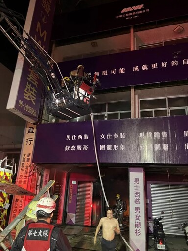快訊/台南東區服飾店今晨失火竄濃煙 3人受困陽台嗆傷送醫