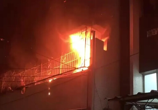快訊/台中公寓晚間竄出猛烈火勢！鄰居驚嚇：屋內有人在喊叫