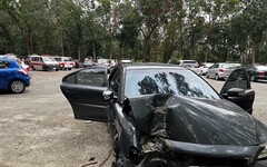 快訊/台南「瑞典坦克」Volvo暴衝！撞倒停車場內6人緊急送醫