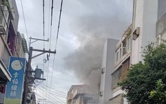 東海藝術街商圈公寓清晨火警！2樓竄火舌10消防車灌救 幸無人受困