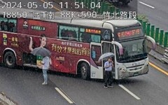 快訊/國道1號南向竹北段「國光客運車禍」！ 斜停路中央傷亡仍不明