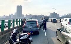 快訊/忠孝橋嚴重車禍4車連環撞 台北往三重塞爆了