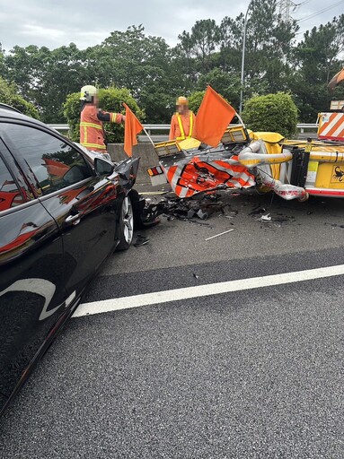 影/國3寶山段緩撞車又被撞！自小客車「車頭變形」…2傷送醫