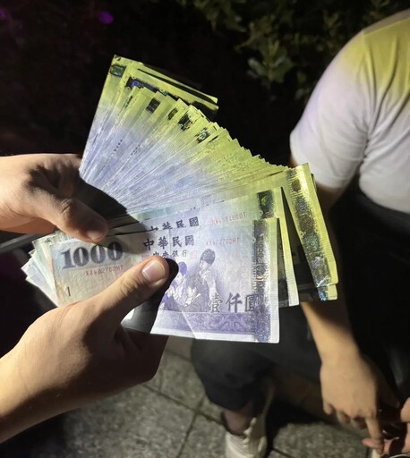台北半夜包車「只要看到ATM」就停下來 機警運將報警「他身帶38張提款卡」