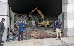 影/黑心公司誆收廢棄物再利用 租地非法堆放3千噸不法獲利上億