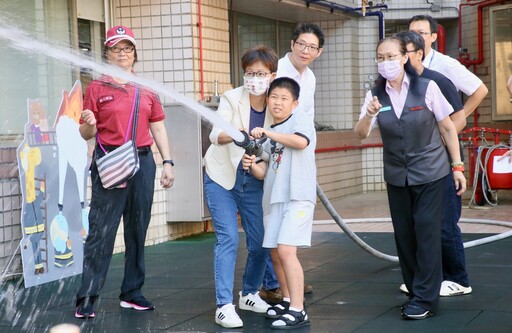 暑假來了台北市消防職人營開幕 親子互動學習防災概念