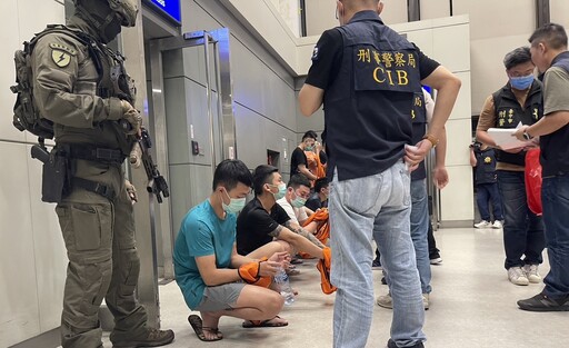 快訊/畫面曝光！102名台灣人印尼峇里島遭逮 11名通緝犯押抵桃機