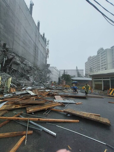 快訊/重大驚悚意外！雲林福懋科技鷹架倒塌 工人遭模板亂砸「2死3傷」