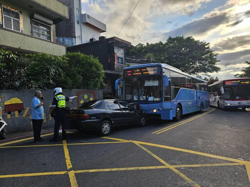 快訊/新北瑞芳爆重大車禍！轎車逆向行駛自撞公車 現場傷亡畫面曝