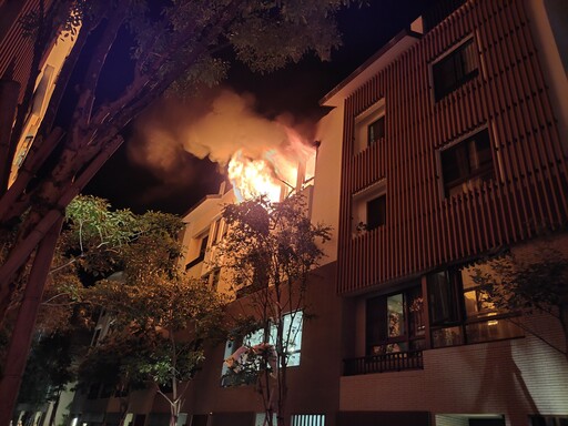 快訊/台南透天厝瓦斯氣爆火警！疑煮食不慎釀災 3住戶燒燙傷急逃生