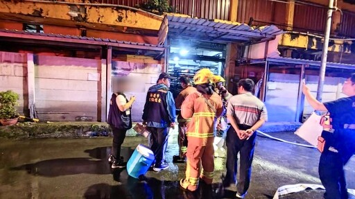 颱風夜新北樹林印刷廠冒白煙 儲存3噸鹽酸外洩緊急疏散2人