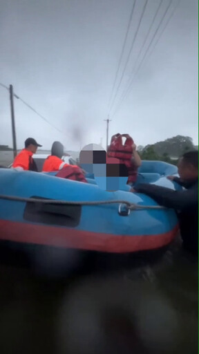 快訊/整輛車淹到剩車頂！台南柳營八翁里一家4口受困 1歲男嬰險溺斃