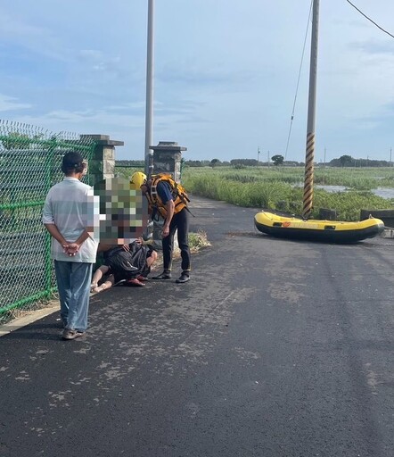 快訊/父崩潰抱屍不語！雲林「10歲童摔落抽水站大排」 遭沖走1天尋獲已溺斃