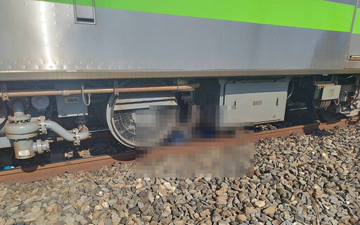 快訊/雲林機車闖平交道遭列車撞擊 騎士遭輾過當場死亡