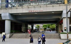 快訊/淡水信義線北投站軌道冒白煙 北捷調整班距啟動公車接駁