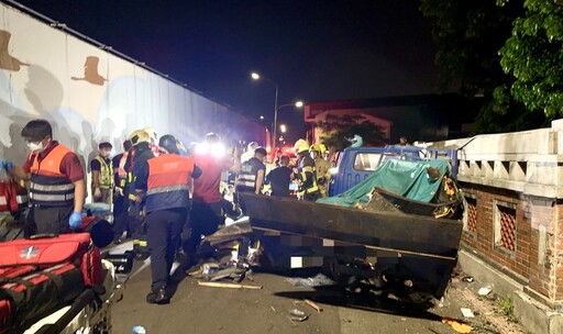 北市社子島頭公園貨車衝撞意外 12人貨斗上噴飛3人仍昏迷