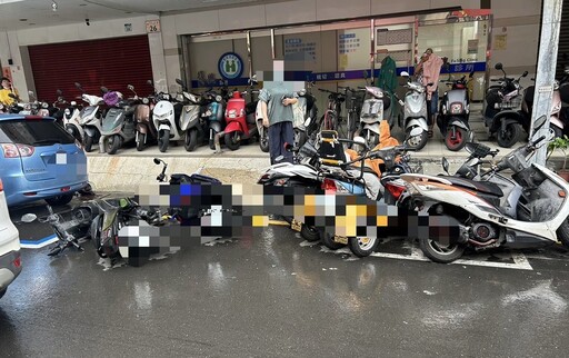 快訊/高雄賓士車暴衝24車受損 現場如「保齡球瓶全倒」肇事駕駛送醫