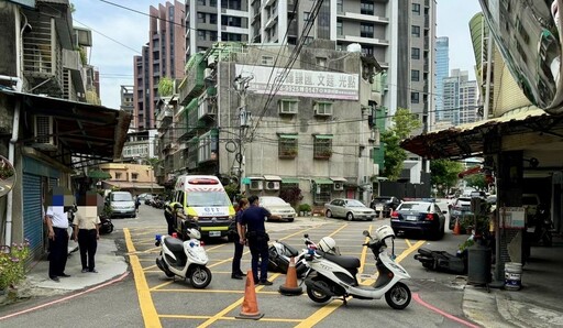 快訊/新北板橋機車擦撞車禍 騎士無呼吸心跳送醫搶救