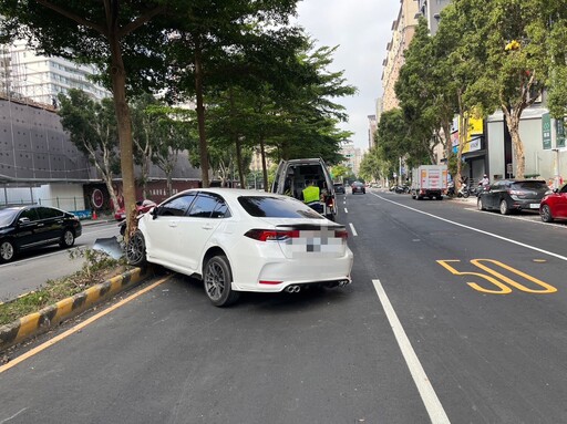 影/林口自撞分隔島「輕熟女消失」前科一大串！ 車上找到海洛因