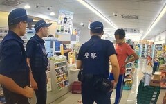 男子沒錢結帳拿酒瓶K女店員 員警用一個便當讓他自曝通緝身分