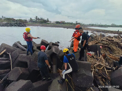 高雄林園消波塊驚見「男乾屍」一碰就碎 疑貨輪失蹤船員