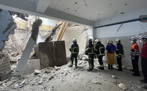 快訊/北市國小樓層塌陷2怪手4樓墜落 駕駛受困無生命跡象待重機具救援