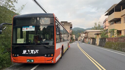 快訊/又見行人地獄！8旬婦石碇過馬路遭公車撞擊 送醫搶救不治