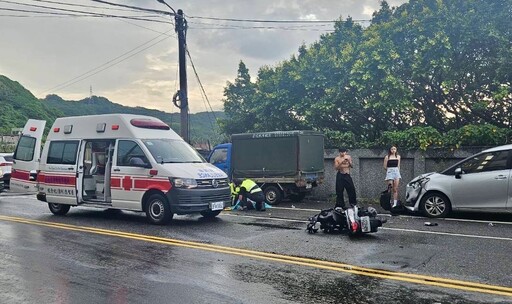 快訊/瑞芳小客車打滑甩尾釀1死2傷 驚悚撞擊瞬間曝光