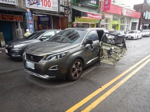 誇張！吊車經逢甲商圈逆向撞毀休旅車 一家四口出門遇劫