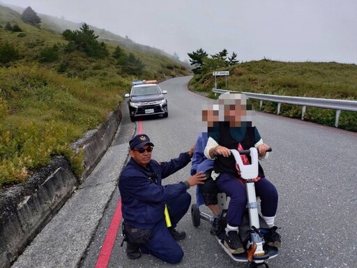 婦騎電動車載90歲婆婆「合歡山趴趴走」 背後真相有洋蔥…暖警一路護送