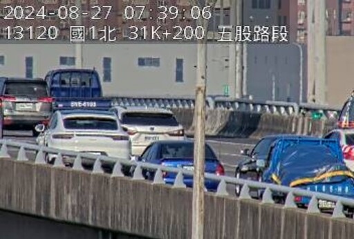 快訊/國1高架南向31.5k「4車追撞」！占中、外線車道 上班請注意