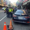 快訊/中和Lexus撞死人！29歲男攔腰撞噴7旬騎車嬤 6車也遭殃