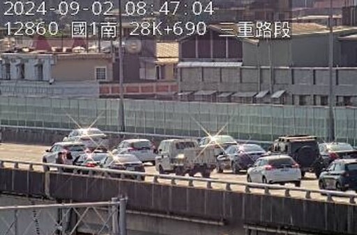 快訊/上班族注意！國1高架北向28.5K「3車追撞」 紫爆回堵車速剩20公里